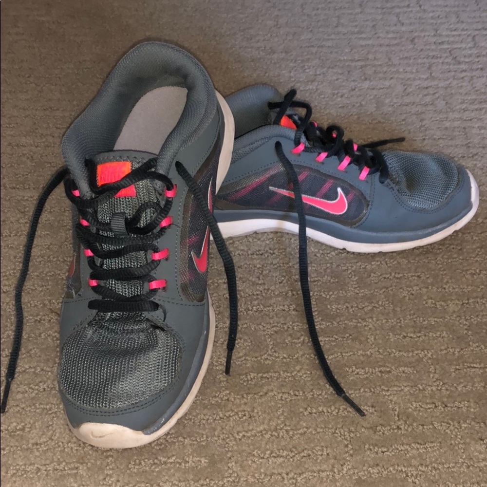 Nike Womens Shoes, size 6.5